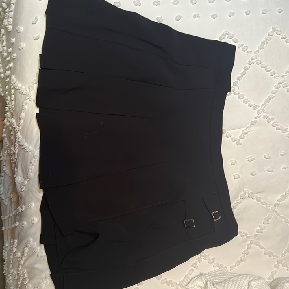 Amanda Uprichards black skirt